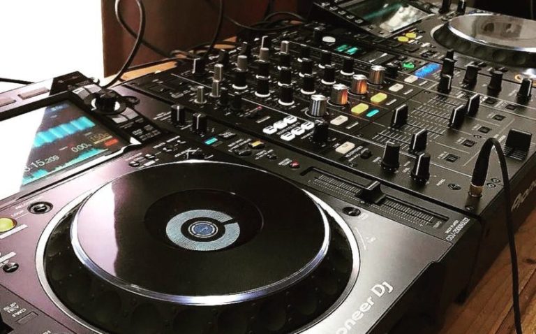 Here’s The Best Guide To Being A DJ! – Tech Networks